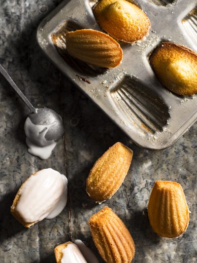 Box of 6 madeleines: delicate shell-shaped cakes, perfect for a sweet treat