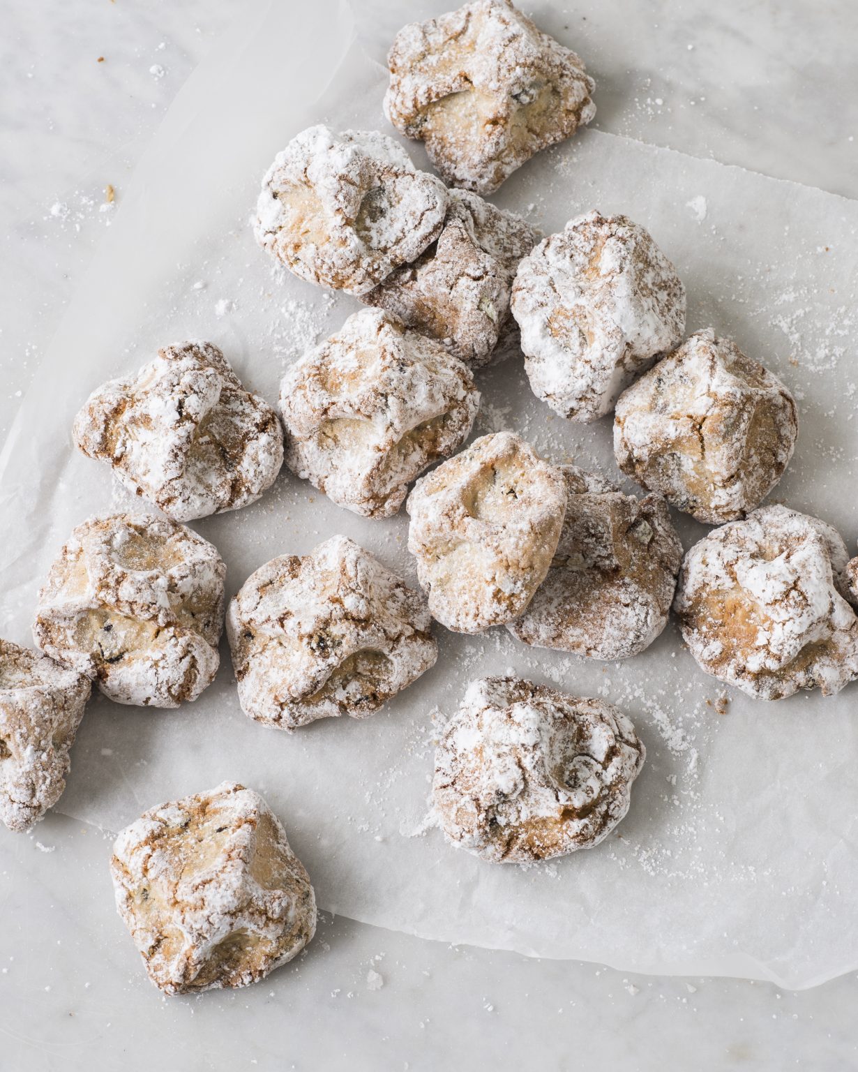 Bag of 6 delightful amaretti cookies, featuring a perfect balance of almond flavor and sweet, crunchy texture